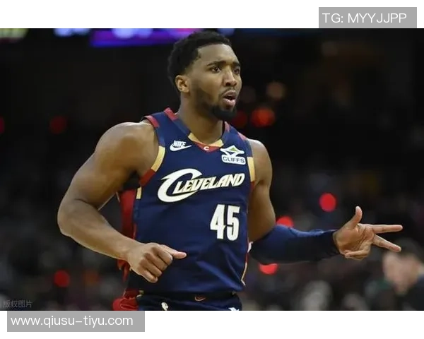 米切尔第三节伤退仅得15分2板2助球迷心痛不已遗憾难忍 米切尔第三节伤退仅得15分2板2助球迷心痛不已遗憾难忍