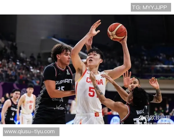 球队对杨瀚森的期待是适应四年后再评估他与科沃德的实力对比